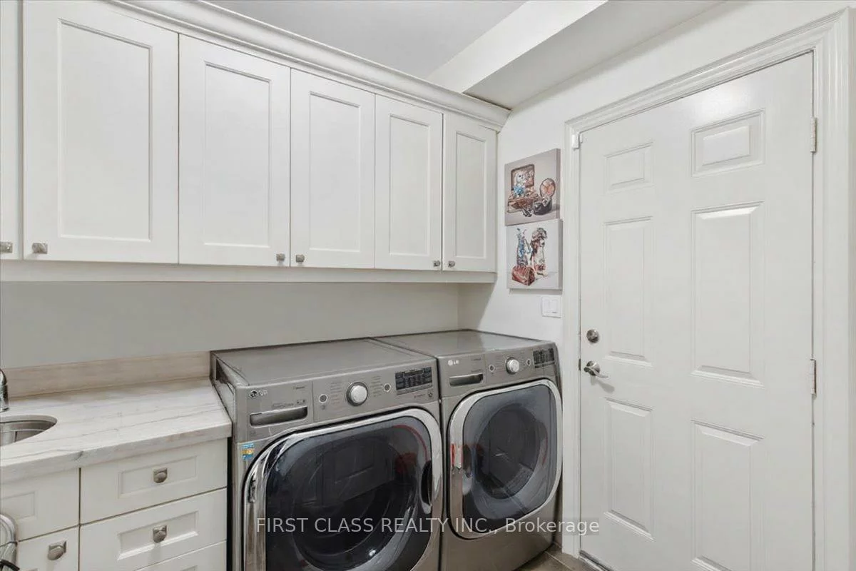 19, Ferdinand, Vellore Village, Vaughan