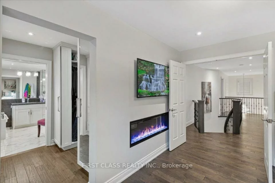 19, Ferdinand, Vellore Village, Vaughan