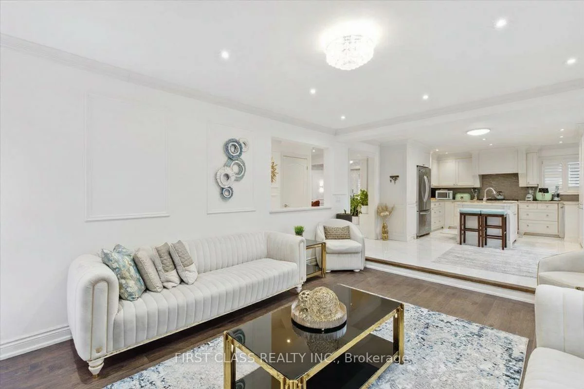 19, Ferdinand, Vellore Village, Vaughan