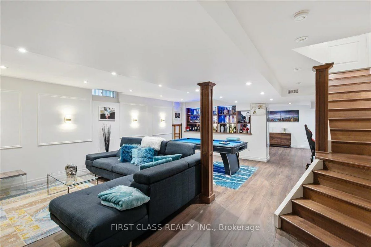 19, Ferdinand, Vellore Village, Vaughan