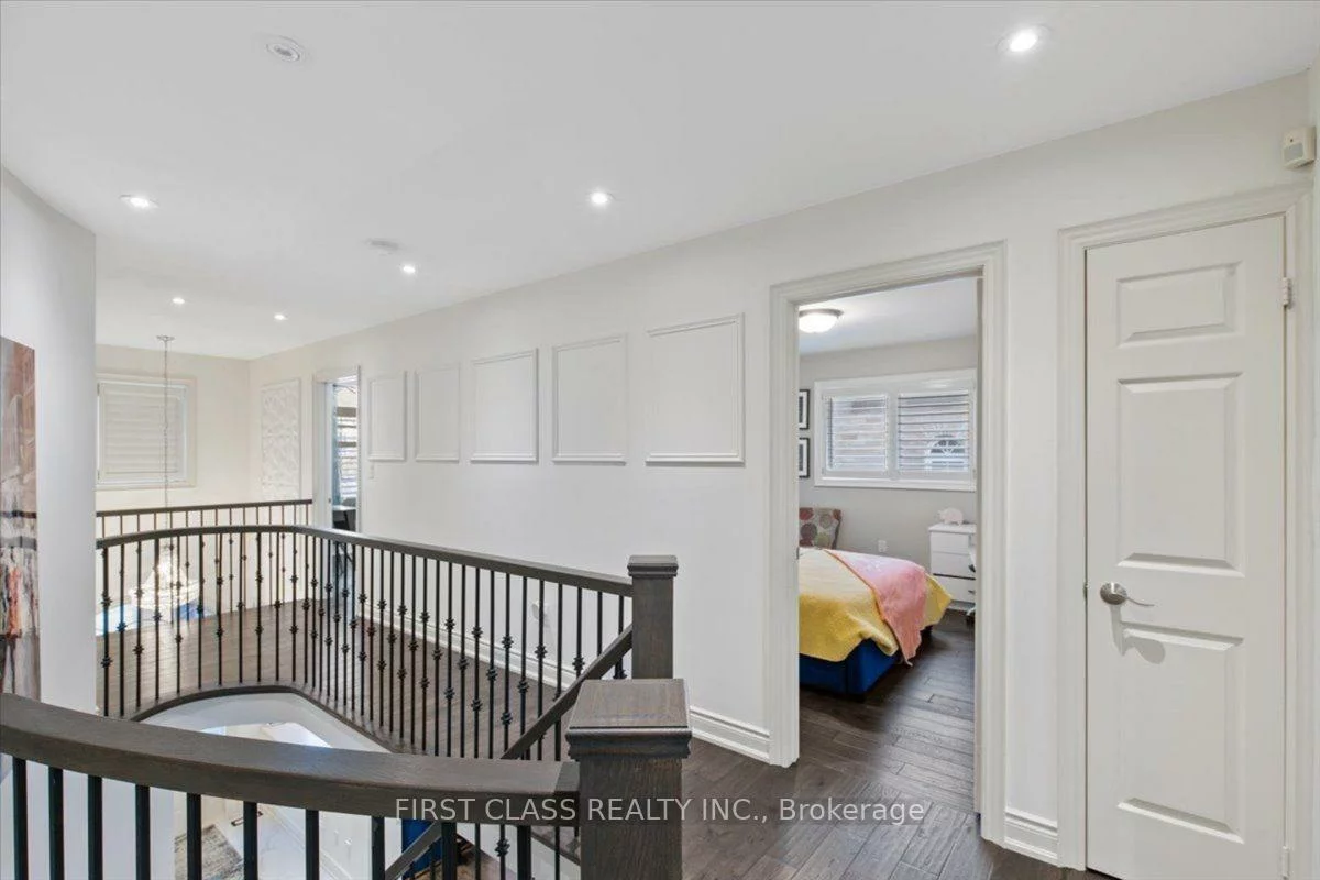 19, Ferdinand, Vellore Village, Vaughan