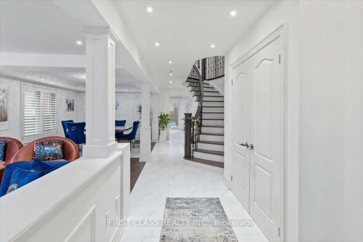 19, Ferdinand, Vellore Village, Vaughan