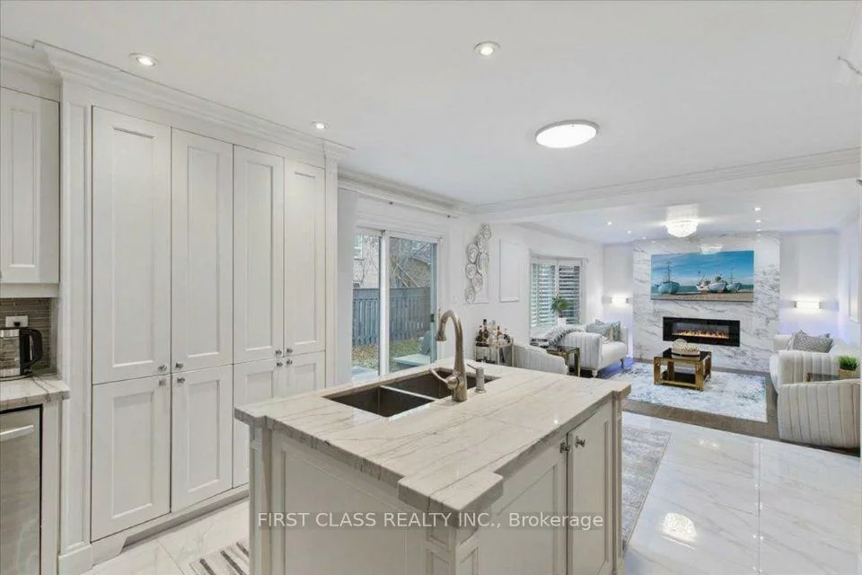 19, Ferdinand, Vellore Village, Vaughan