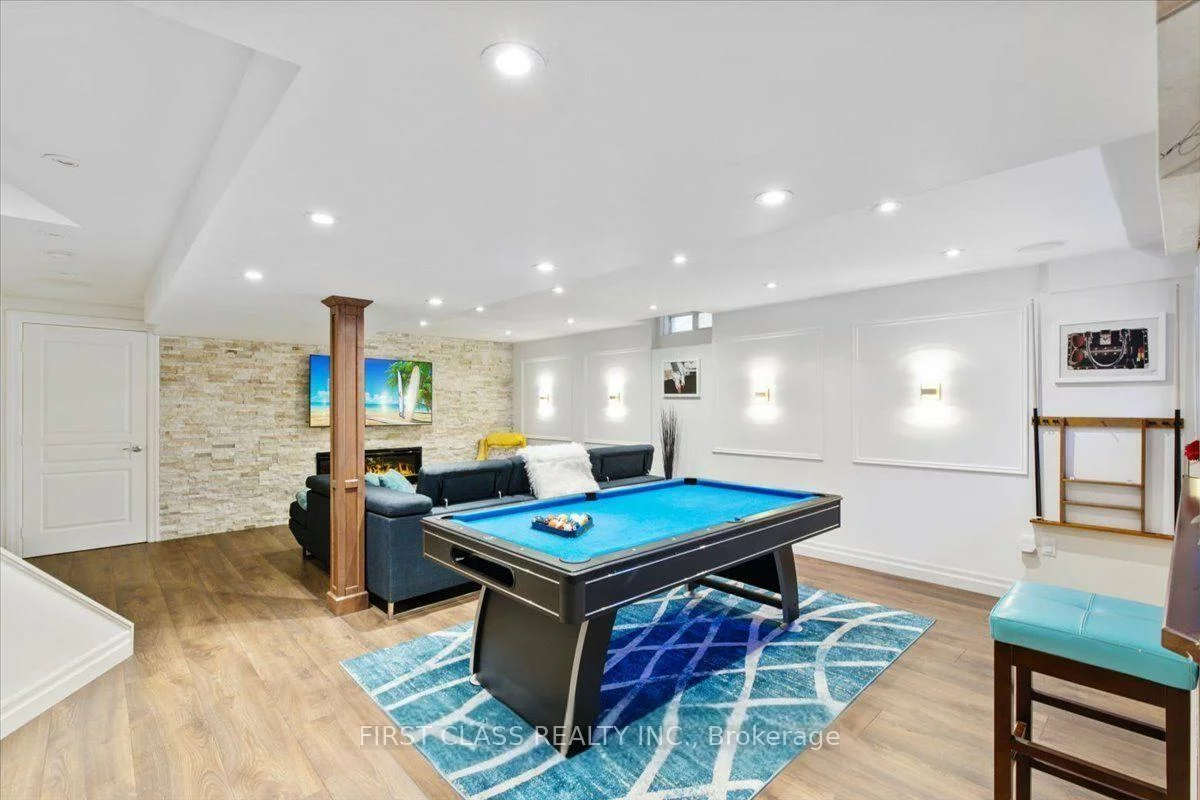 19, Ferdinand, Vellore Village, Vaughan