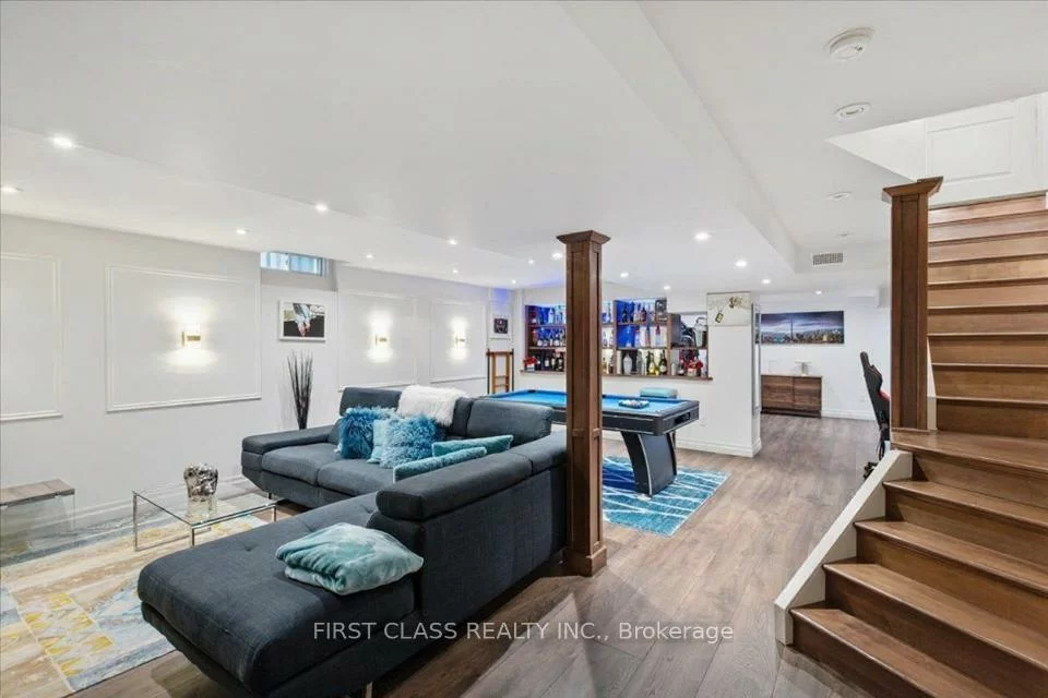 19, Ferdinand, Vellore Village, Vaughan