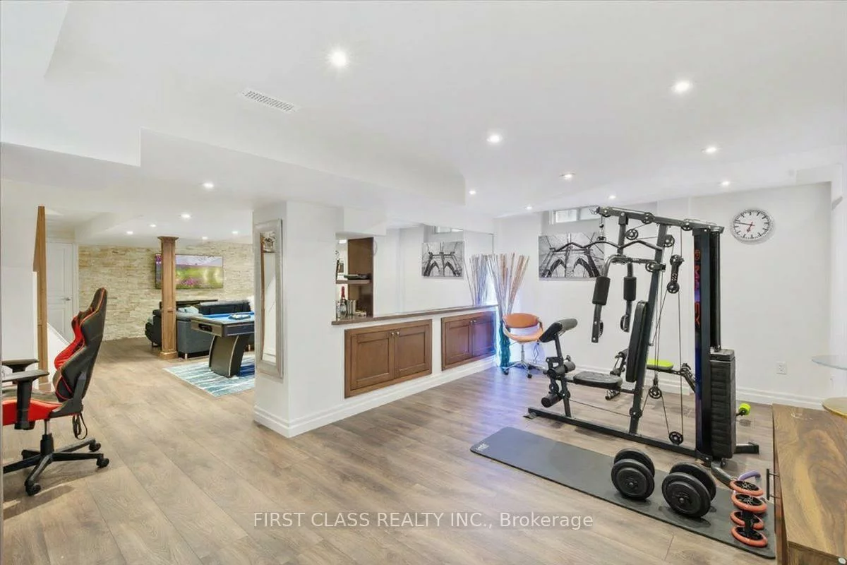 19, Ferdinand, Vellore Village, Vaughan