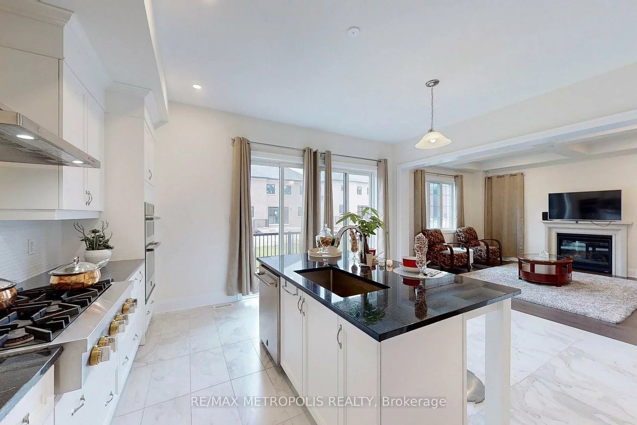 100, Ballantyne, Vellore Village, Vaughan