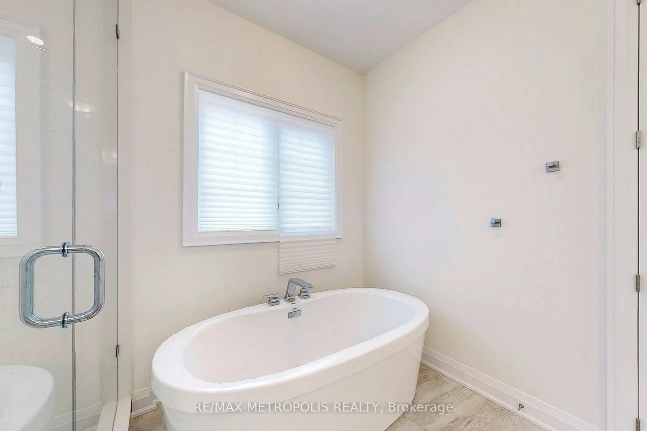 100, Ballantyne, Vellore Village, Vaughan