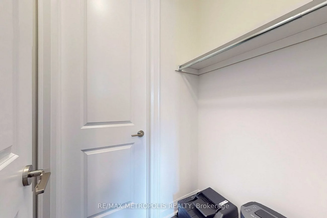 100, Ballantyne, Vellore Village, Vaughan