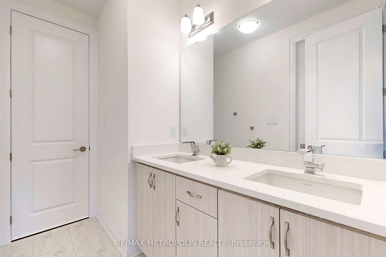 100, Ballantyne, Vellore Village, Vaughan