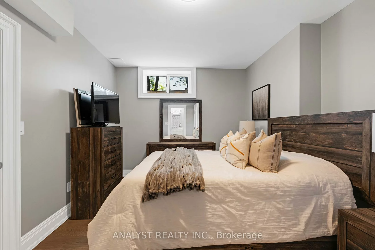 10690, Islington, Kleinburg, Vaughan