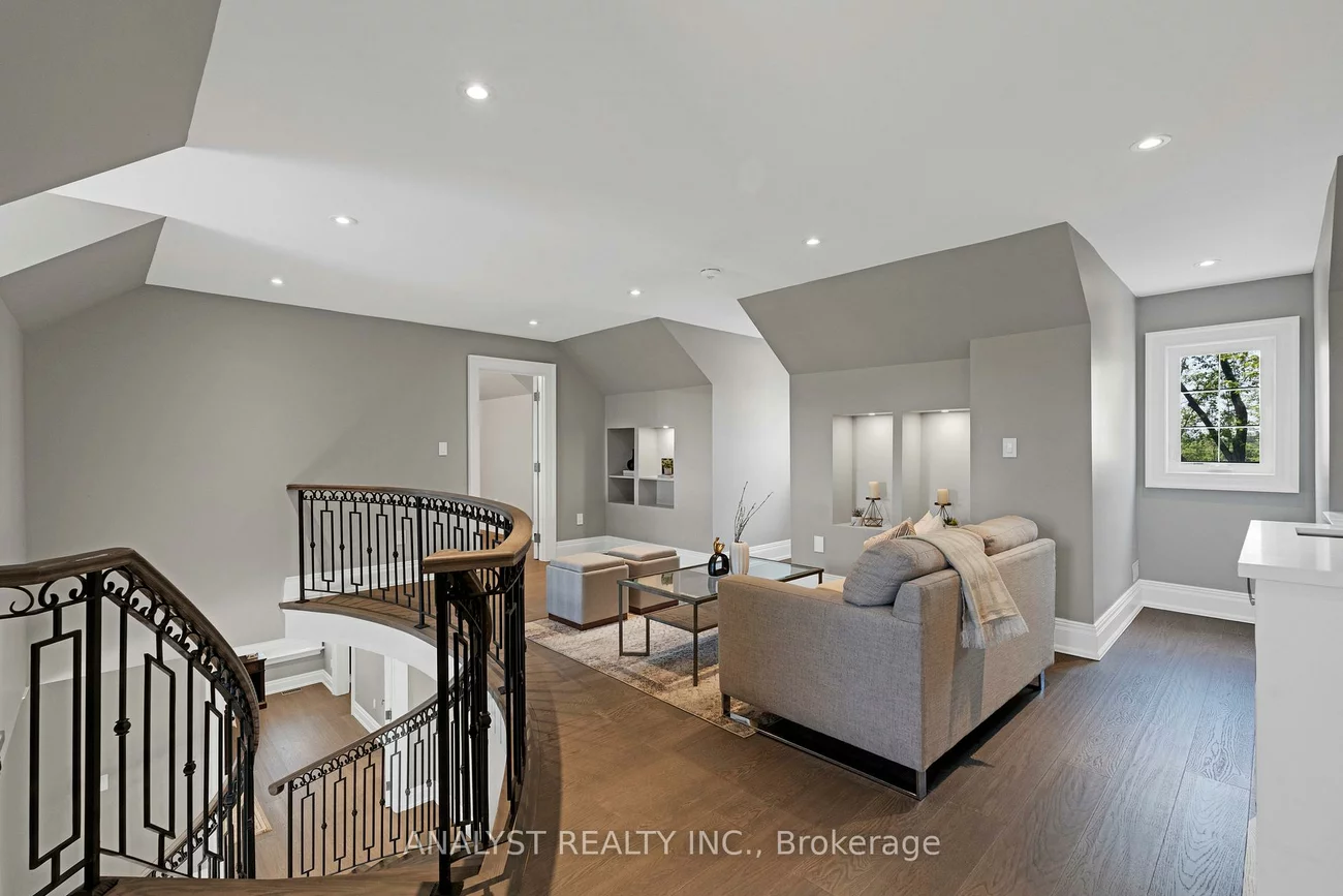 10690, Islington, Kleinburg, Vaughan