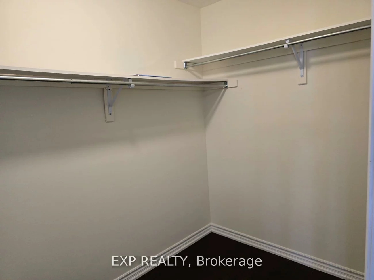 50, Farooq, Vellore Village, Vaughan