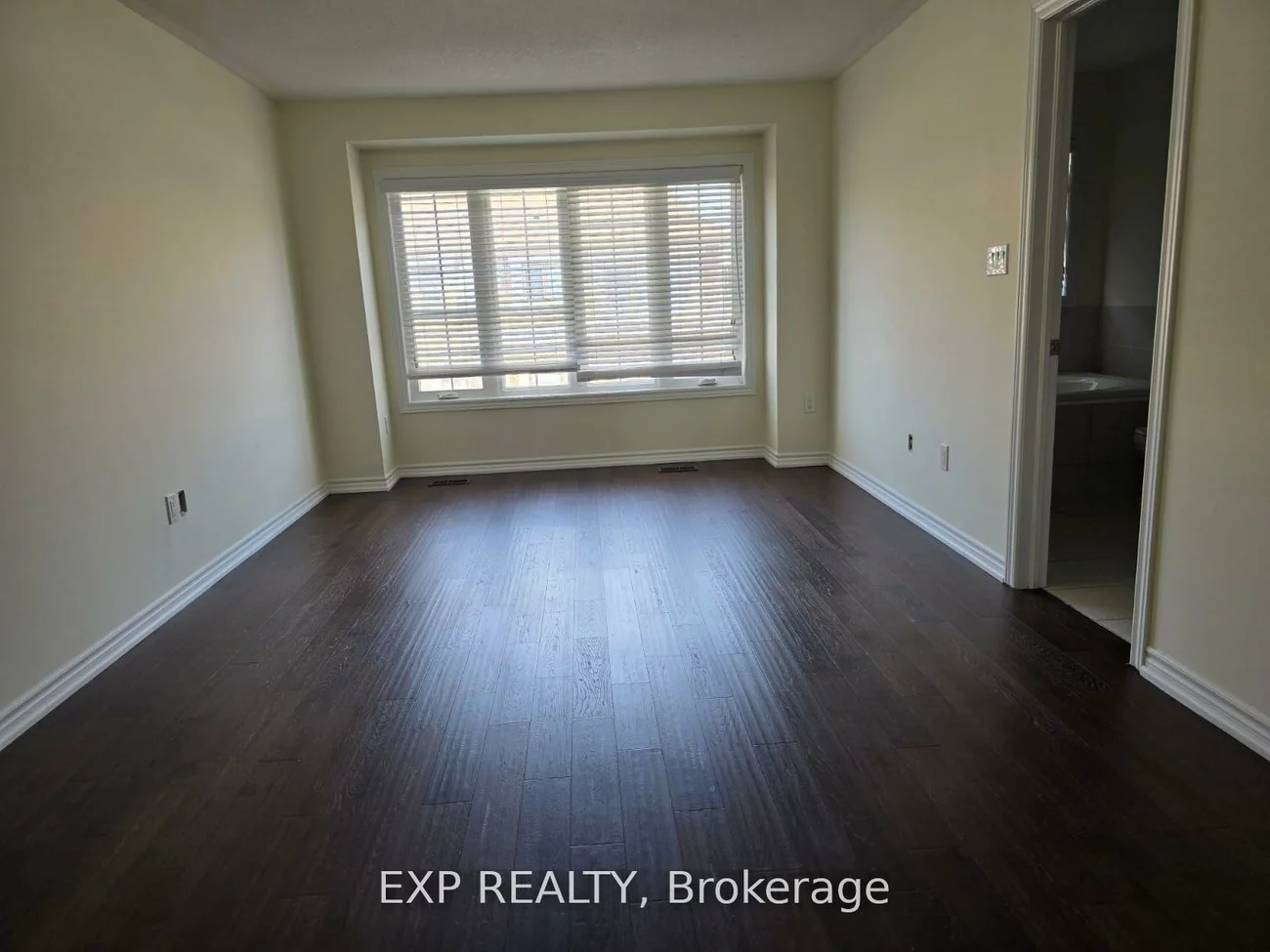 50, Farooq, Vellore Village, Vaughan