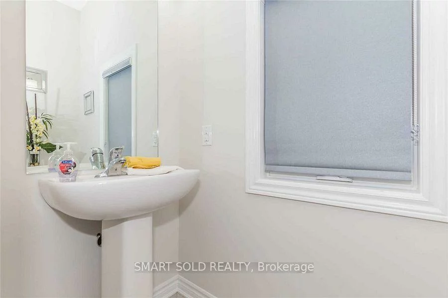 43, Farooq, Vellore Village, Vaughan