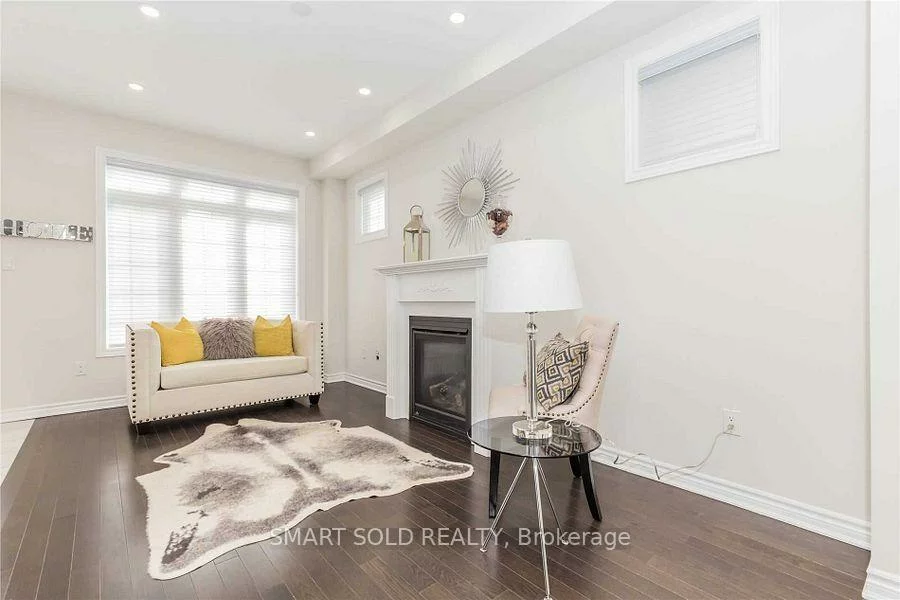 43, Farooq, Vellore Village, Vaughan