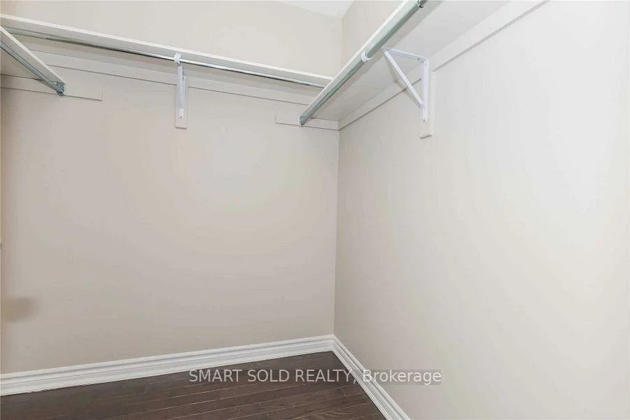 43, Farooq, Vellore Village, Vaughan