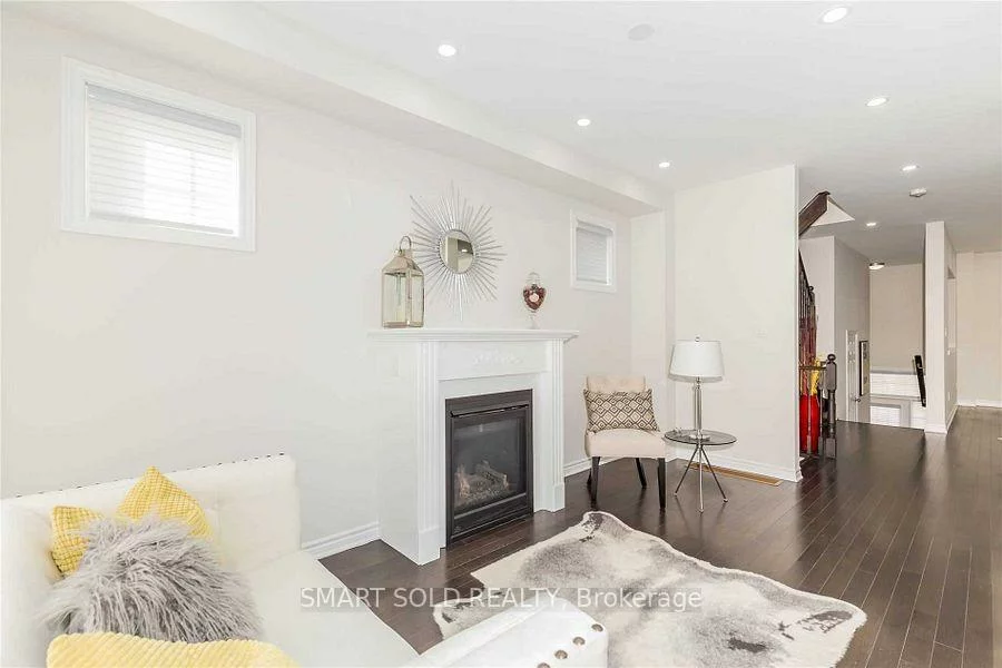 43, Farooq, Vellore Village, Vaughan