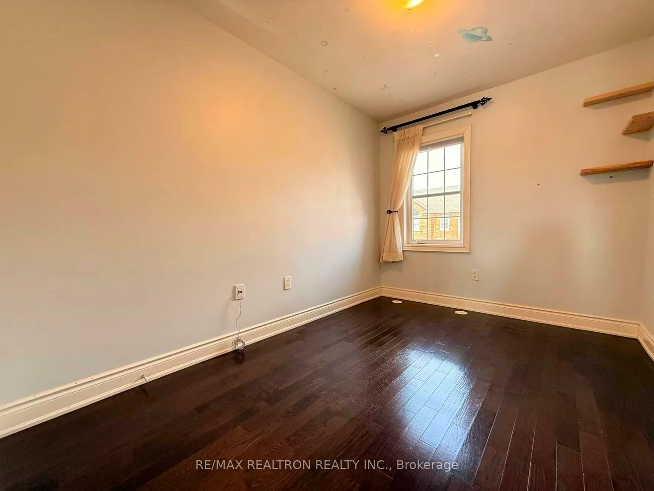 19, Golden Spruce, Maple, Vaughan