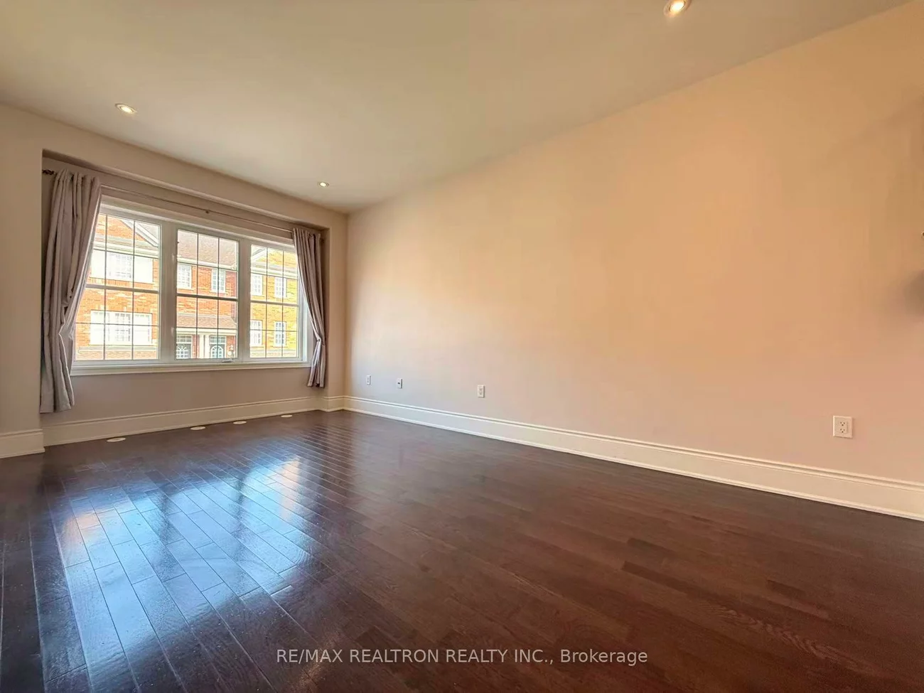 19, Golden Spruce, Maple, Vaughan