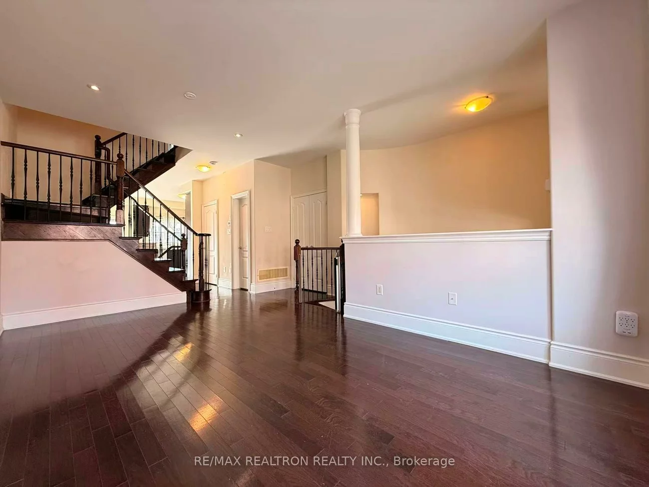 19, Golden Spruce, Maple, Vaughan