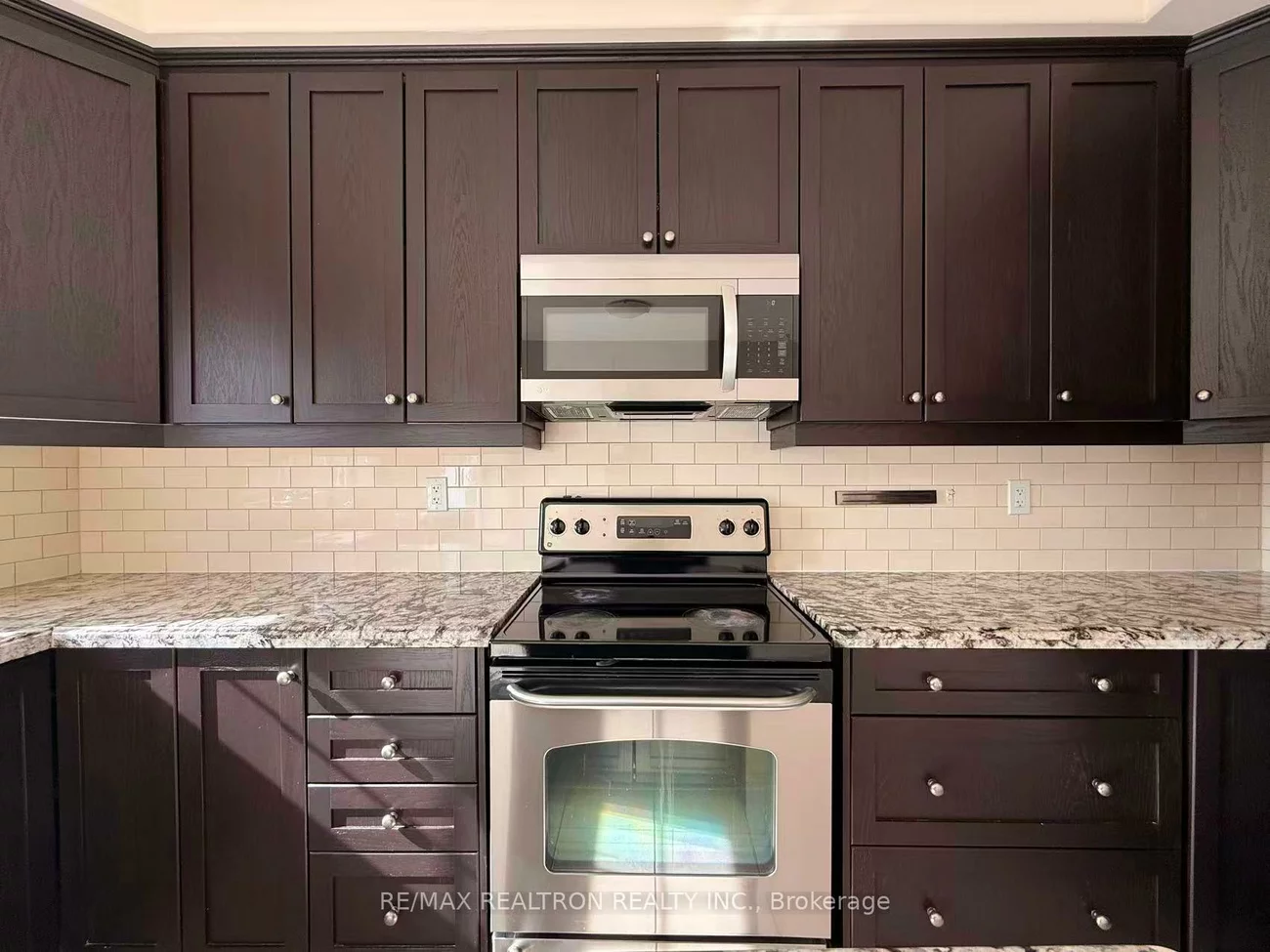 19, Golden Spruce, Maple, Vaughan