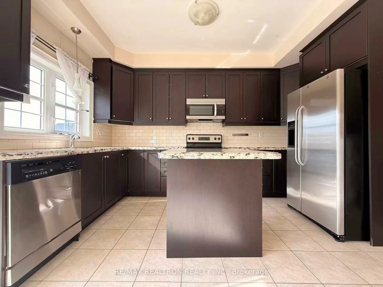 19, Golden Spruce, Maple, Vaughan