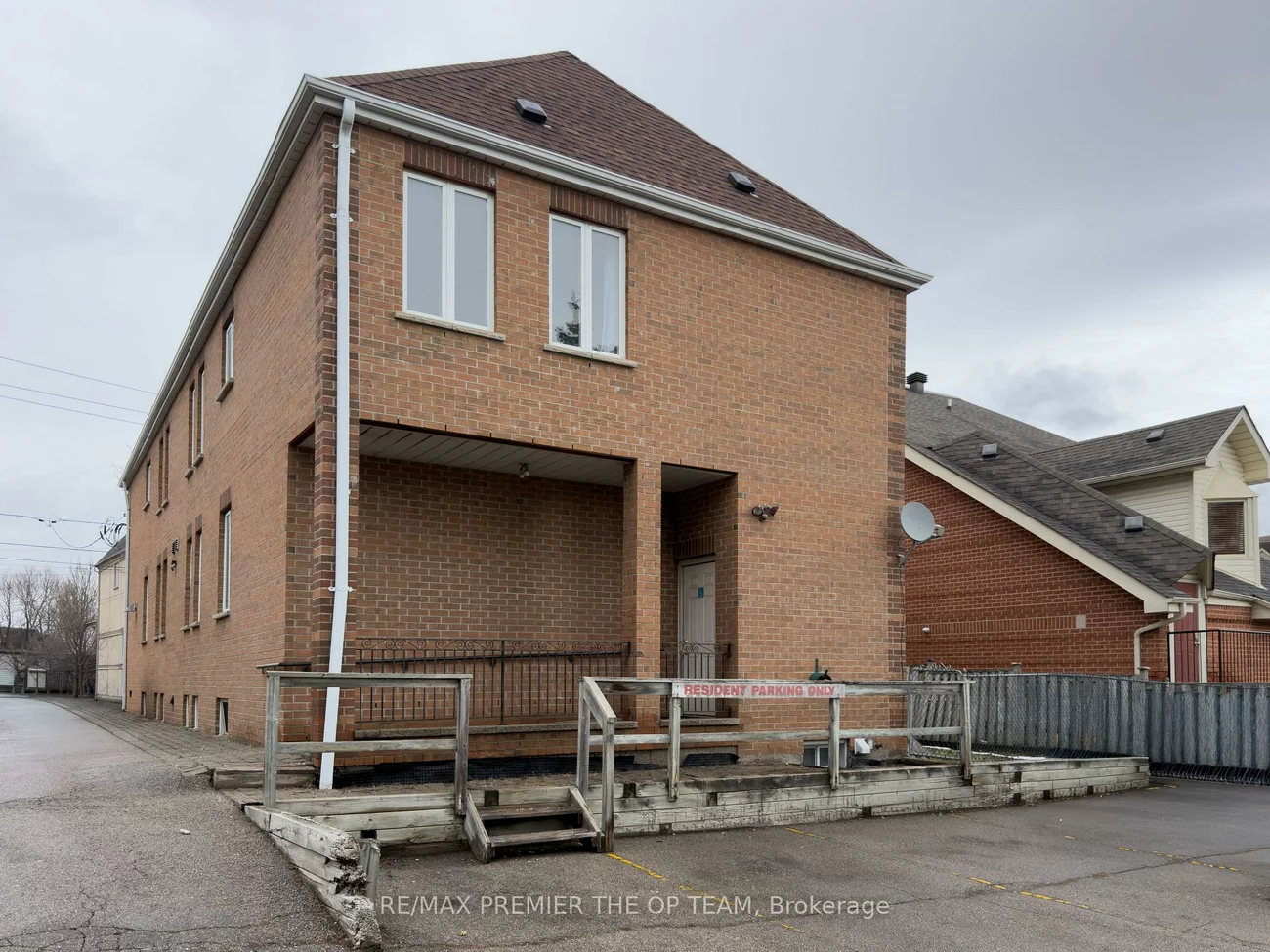 2311, Major Mackenzie, Maple, Vaughan