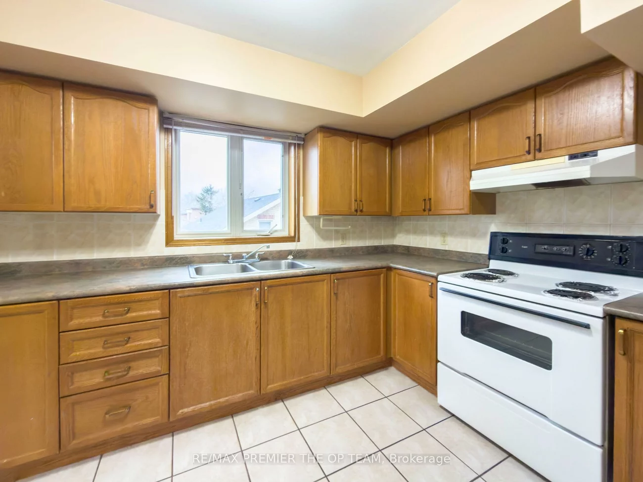 2311, Major Mackenzie, Maple, Vaughan