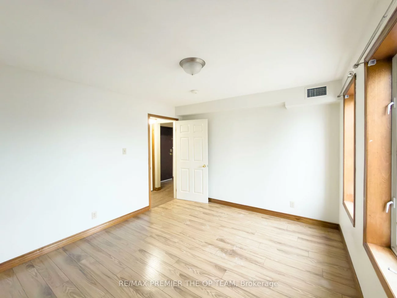 2311, Major Mackenzie, Maple, Vaughan