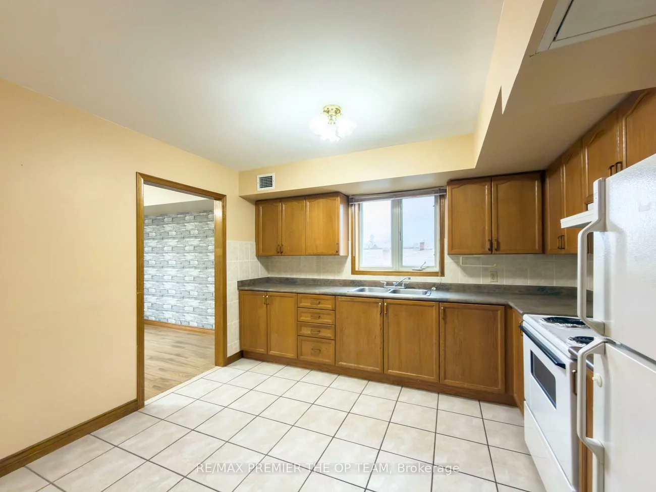 2311, Major Mackenzie, Maple, Vaughan