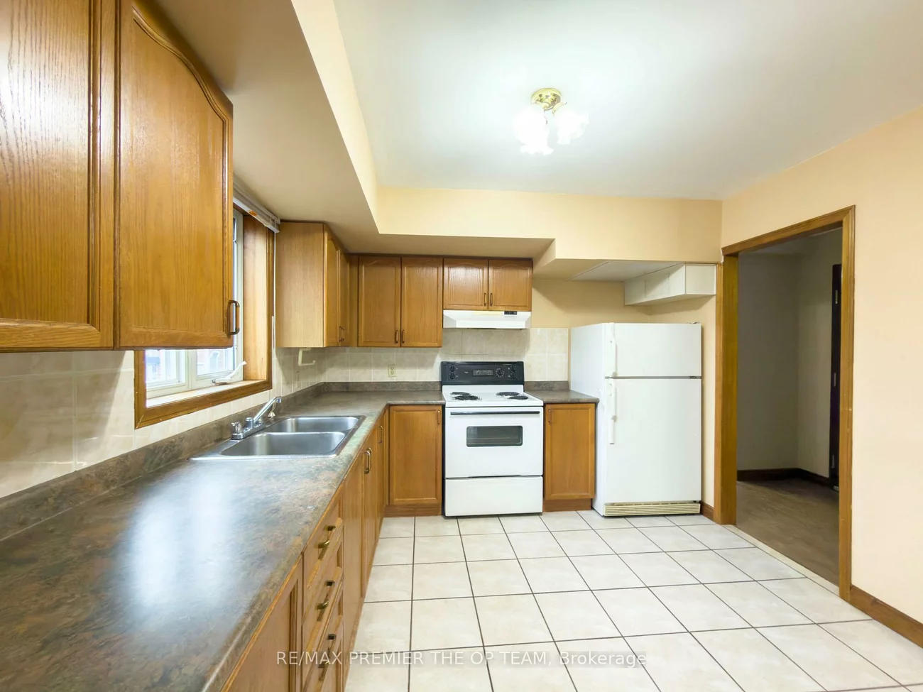 2311, Major Mackenzie, Maple, Vaughan