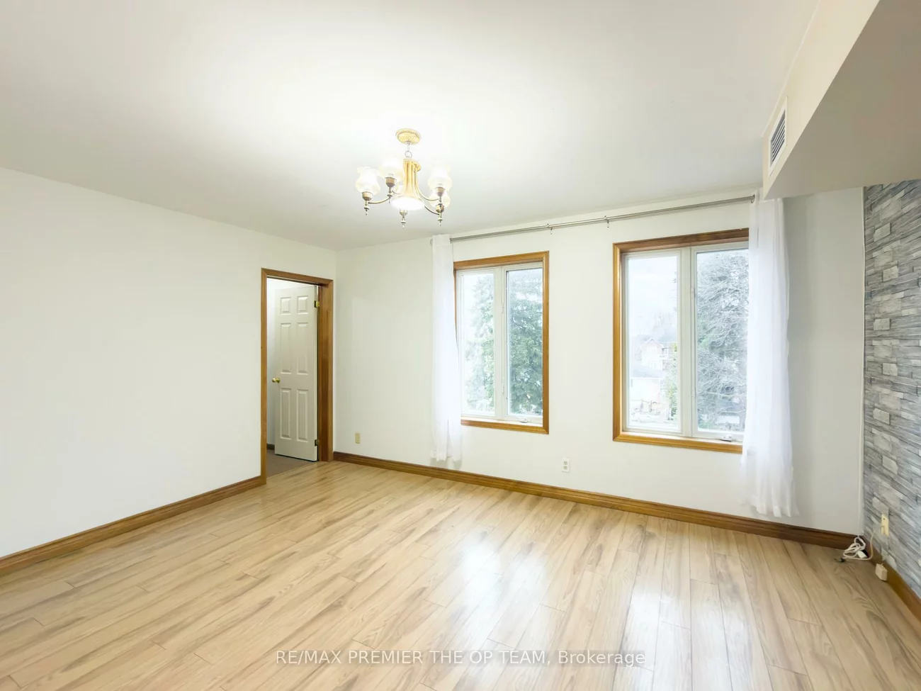 2311, Major Mackenzie, Maple, Vaughan