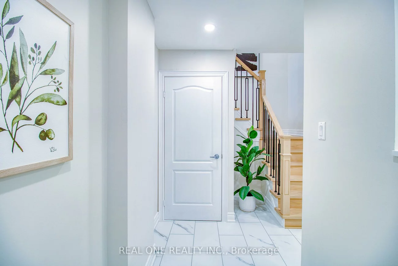 32, Charlton, Brownridge, Vaughan