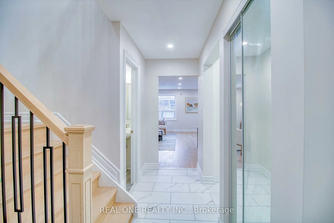 32, Charlton, Brownridge, Vaughan