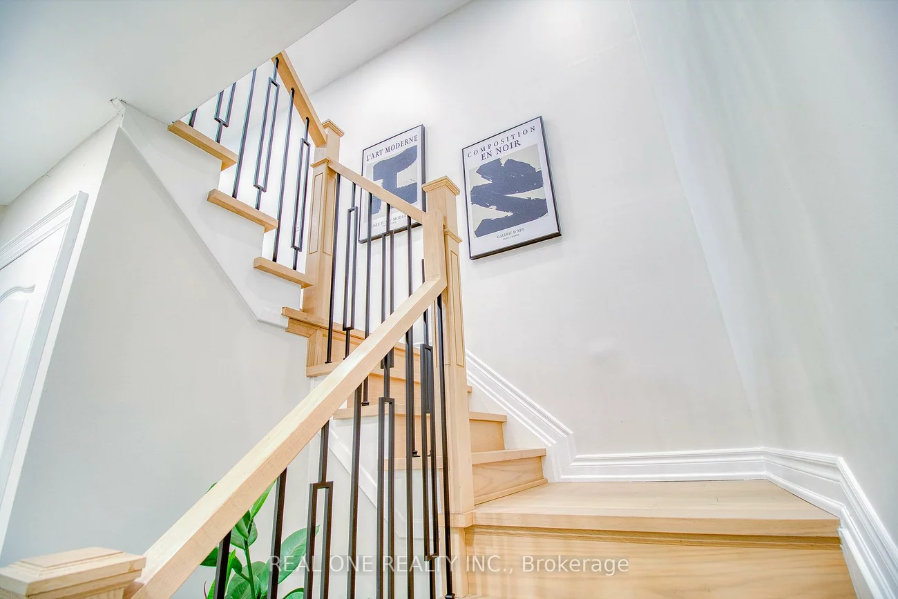 32, Charlton, Brownridge, Vaughan