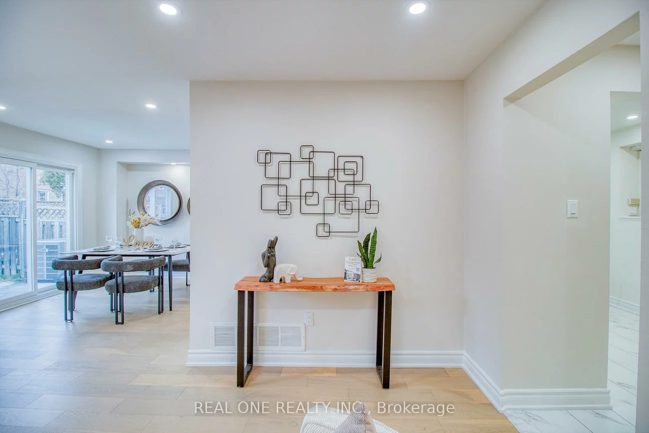 32, Charlton, Brownridge, Vaughan