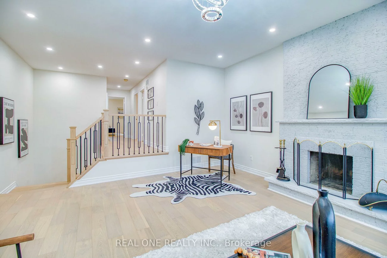 32, Charlton, Brownridge, Vaughan