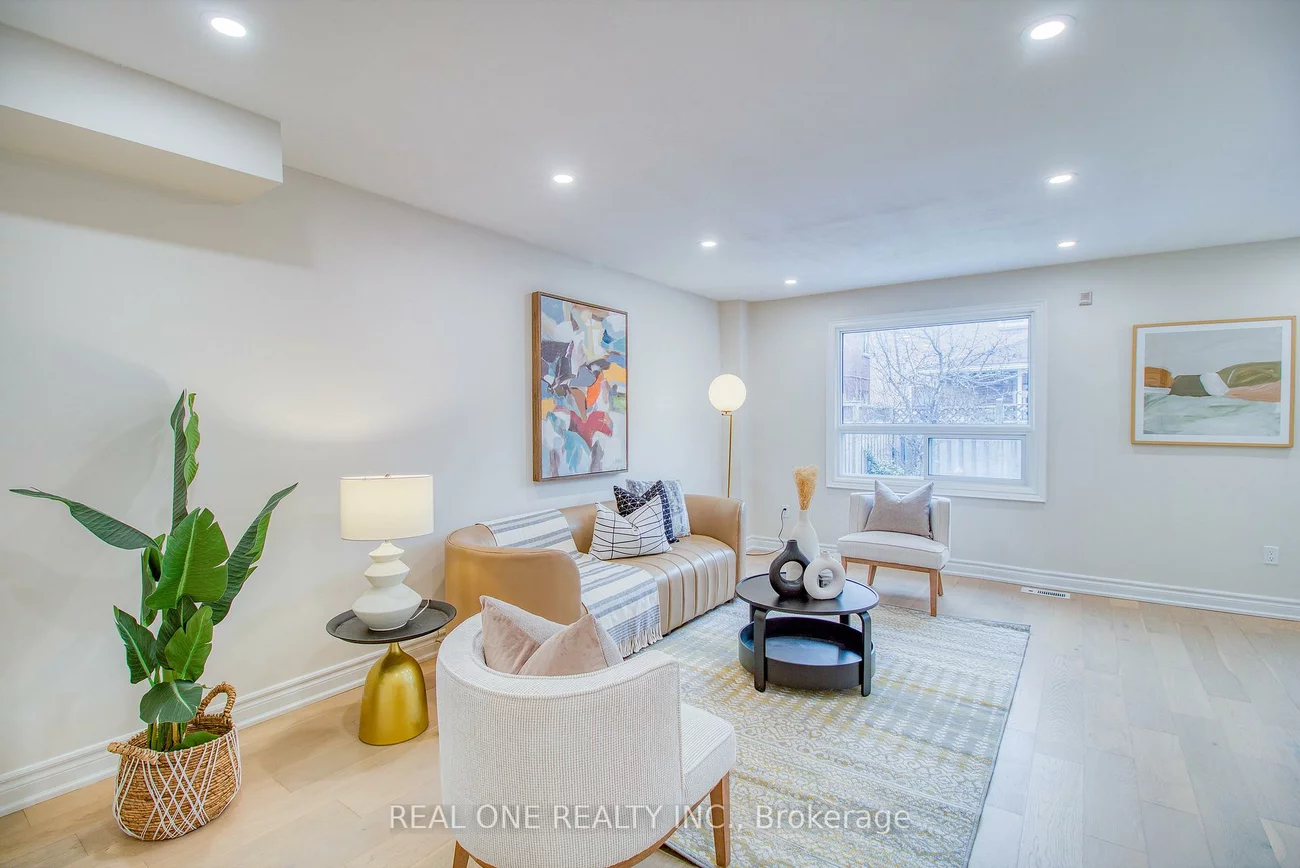 32, Charlton, Brownridge, Vaughan