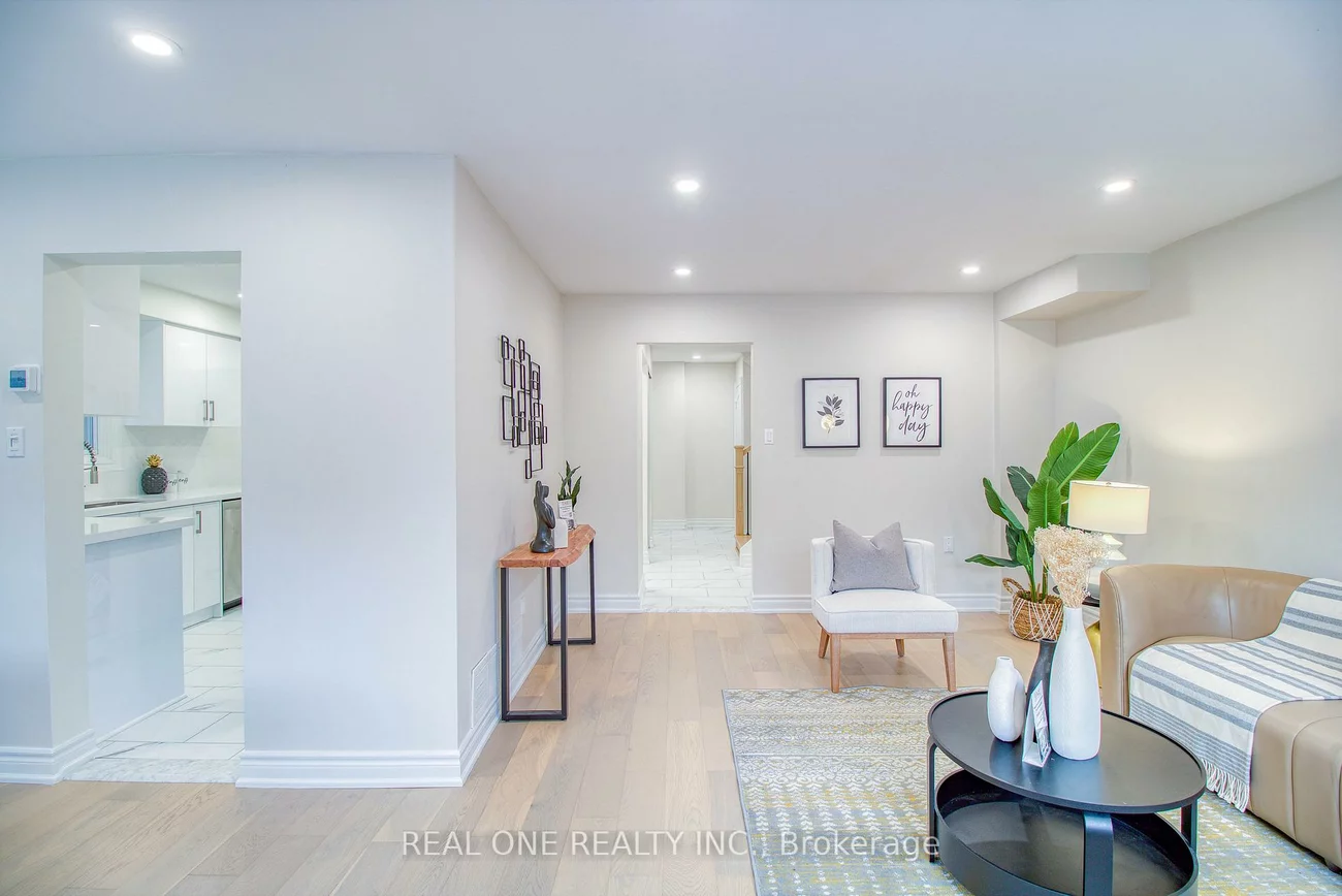 32, Charlton, Brownridge, Vaughan