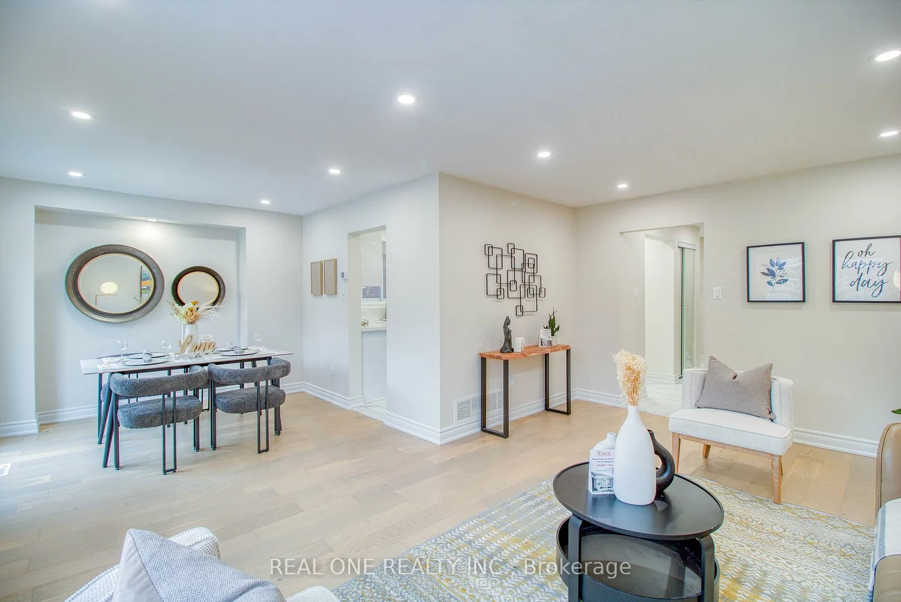 32, Charlton, Brownridge, Vaughan