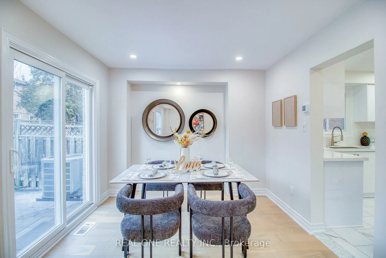 32, Charlton, Brownridge, Vaughan