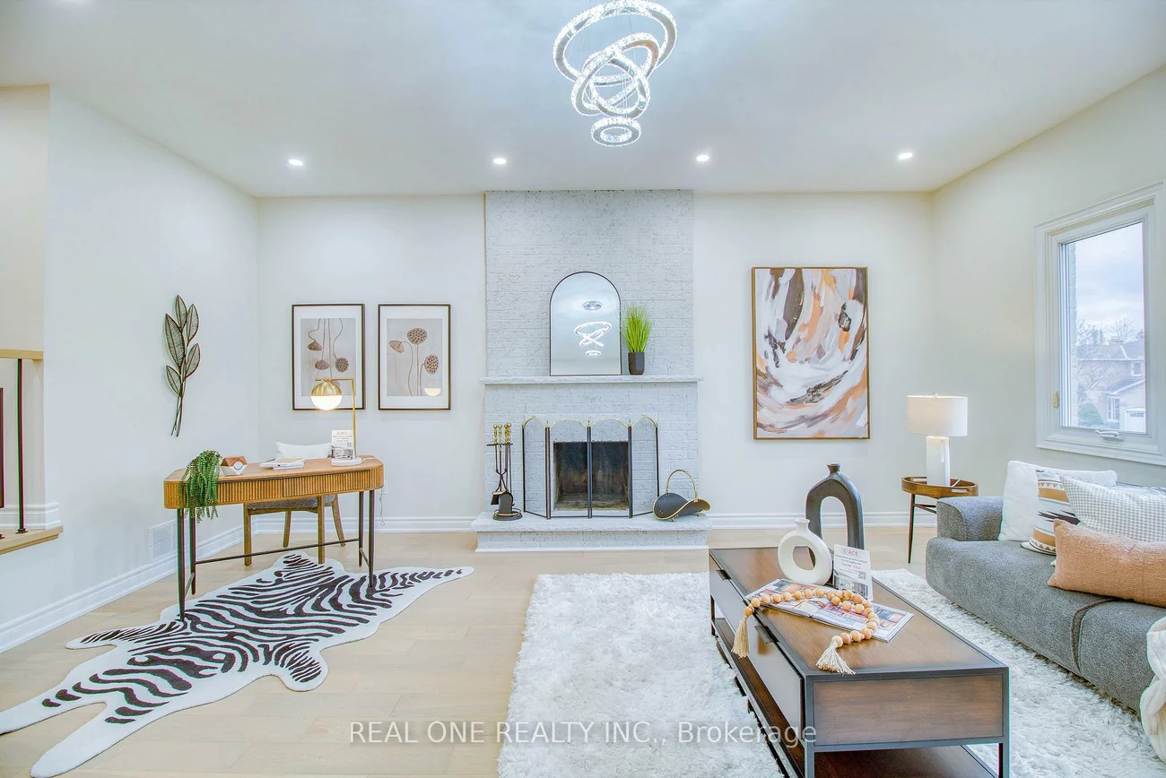 32, Charlton, Brownridge, Vaughan