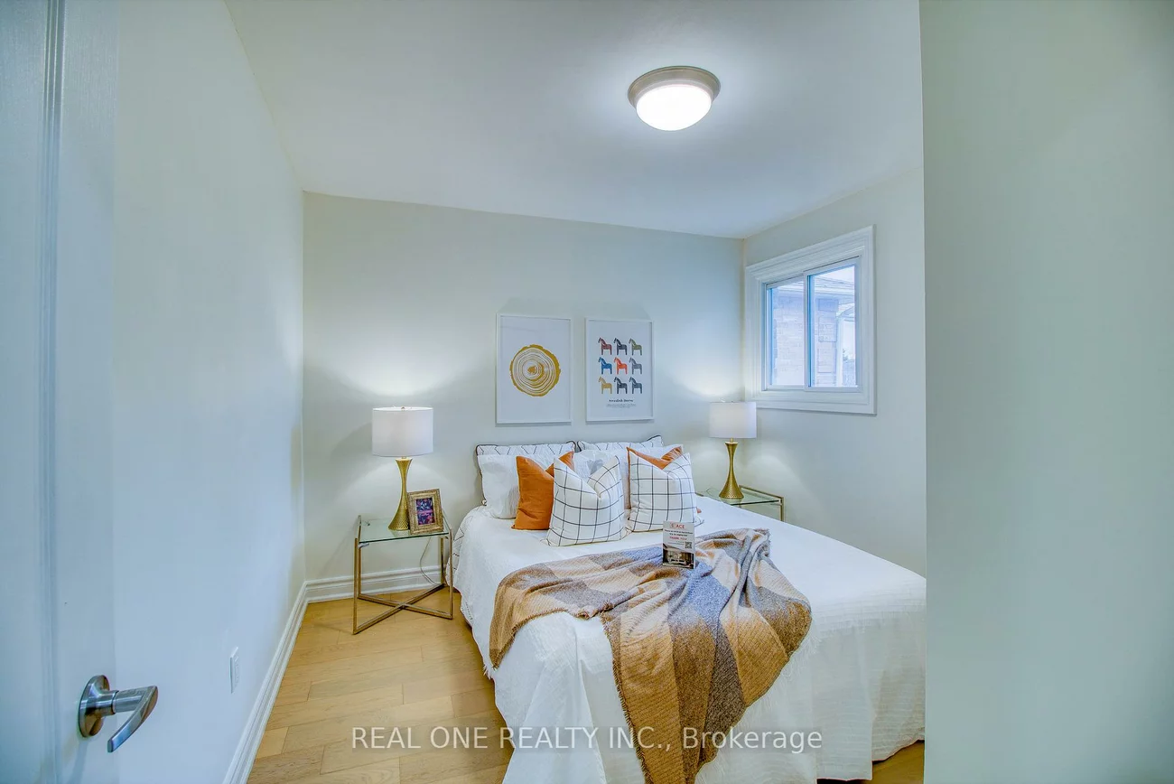 32, Charlton, Brownridge, Vaughan