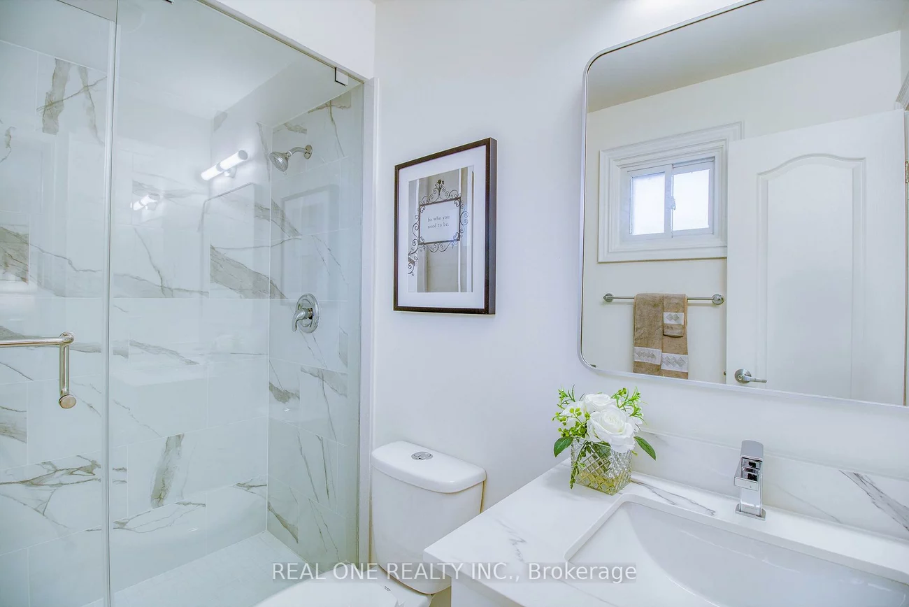 32, Charlton, Brownridge, Vaughan