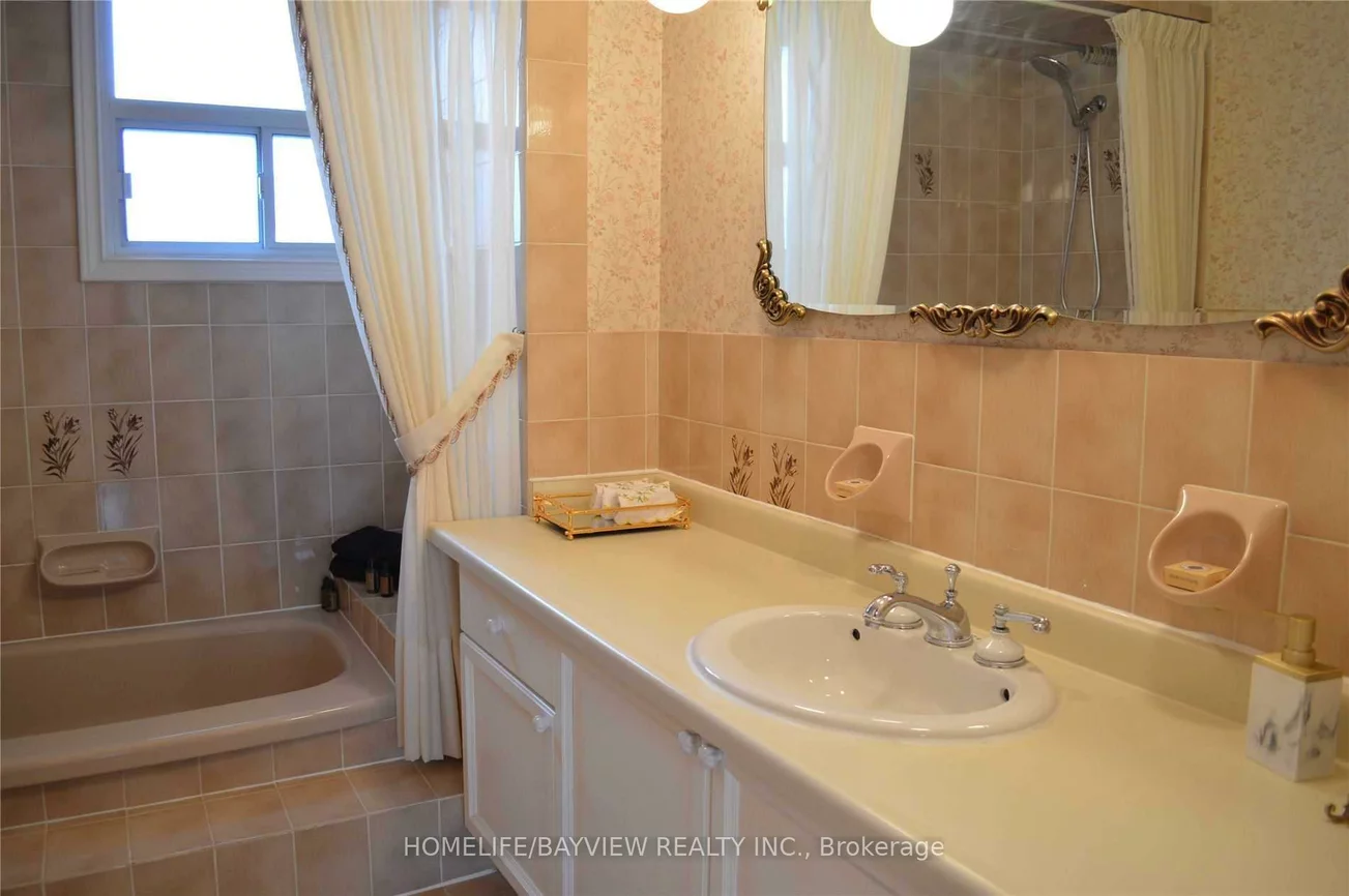 23, Arrowhead, East Woodbridge, Vaughan