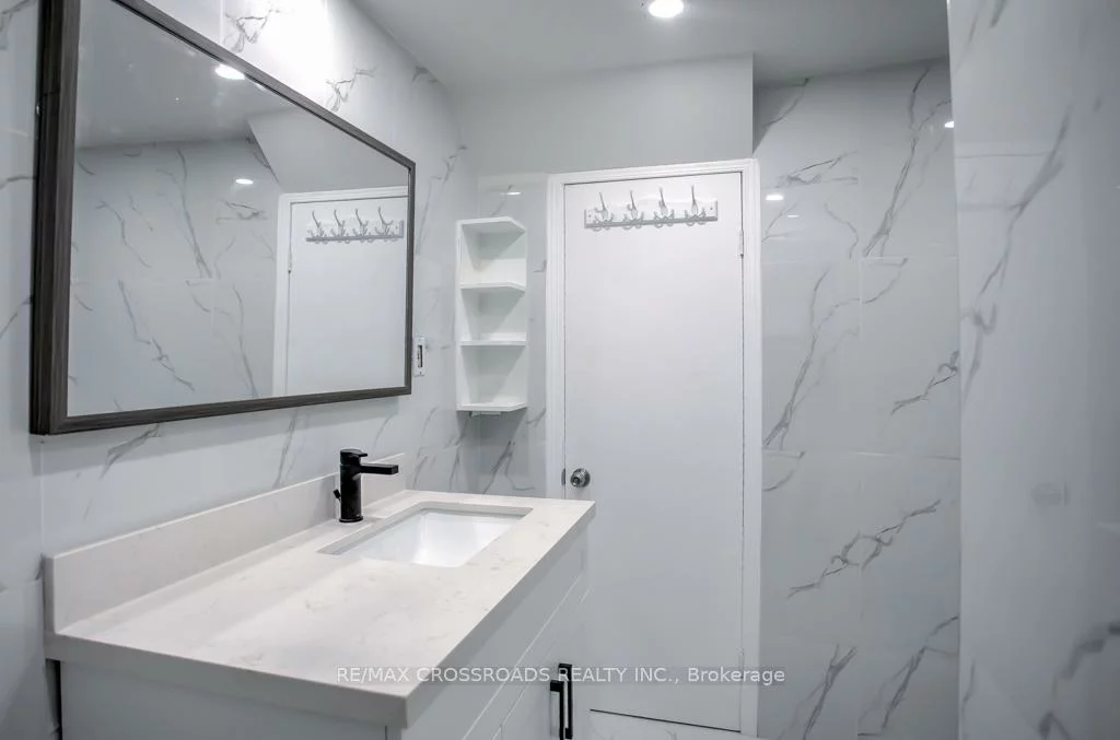 66, Bayhampton, Brownridge, Vaughan