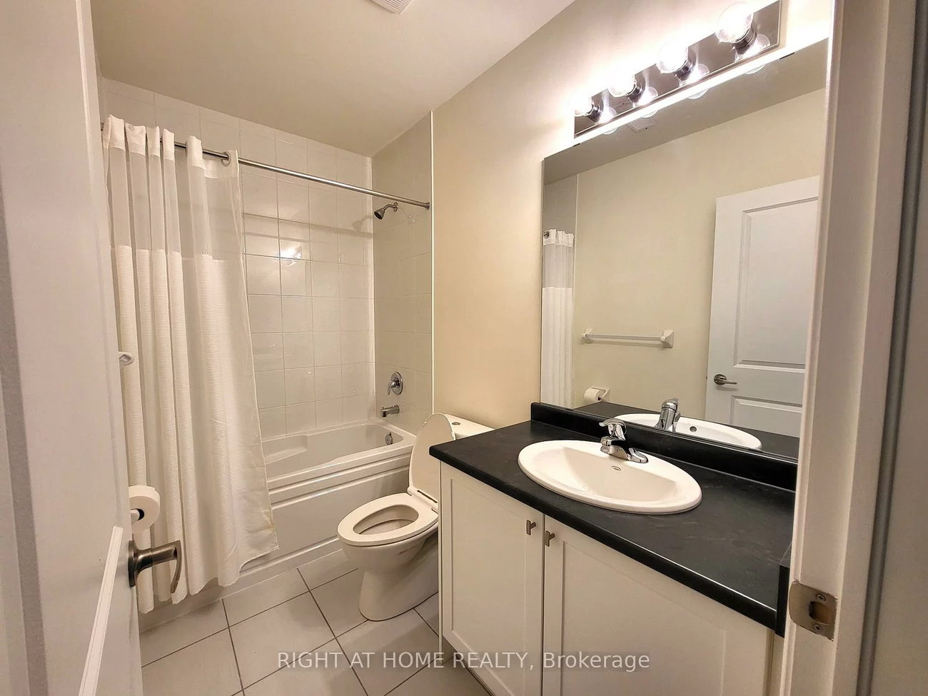56, Singhampton, Kleinburg, Vaughan