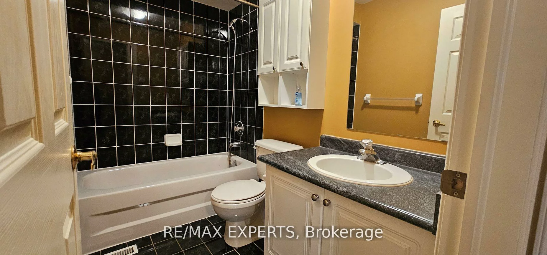 221, Matthew, East Woodbridge, Vaughan