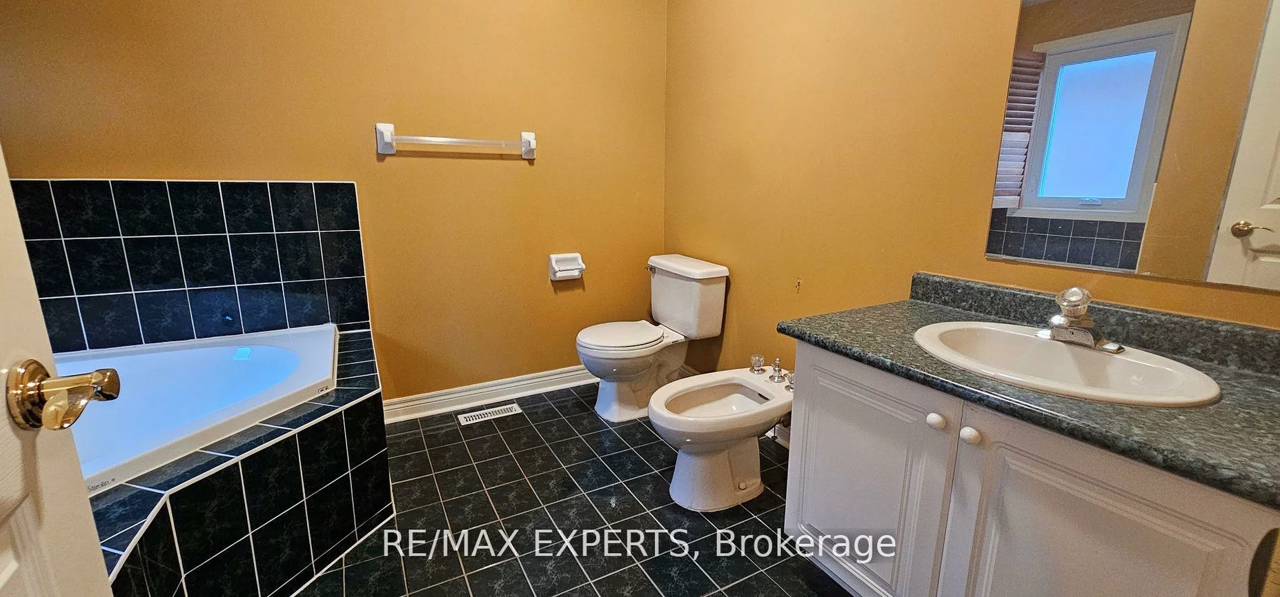 221, Matthew, East Woodbridge, Vaughan